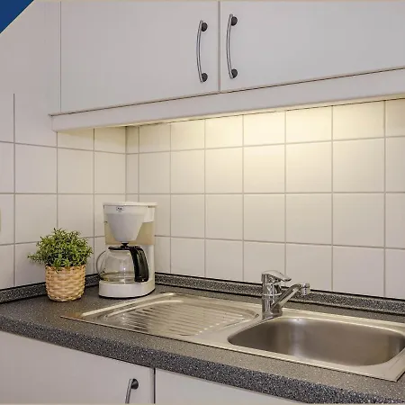 Apartamento Am Waldesrand Koelpinsee Souterraine Loddin